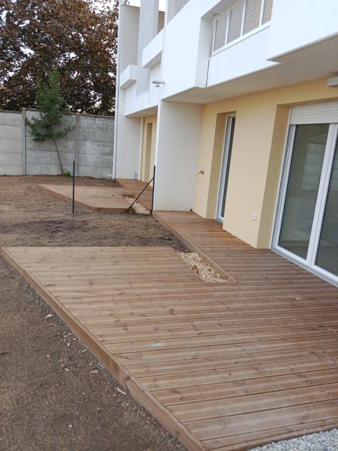 Terrasse en bois pour des appartements d'une résidence collective à Talence proche Bordeaux